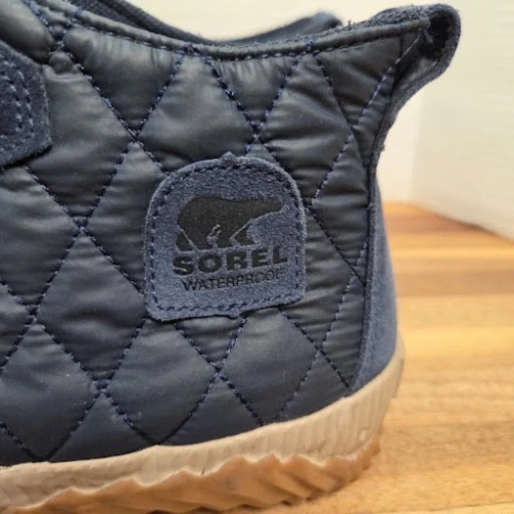 Sorel‎ Out N About Plus Women 9.5 Navy Blue Quilted Waterproof Duck Boots NL3152